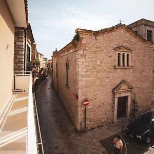 Le Dimore Degli Artisti Vico Mercatello Ξενοδοχείο Venosa Exterior photo