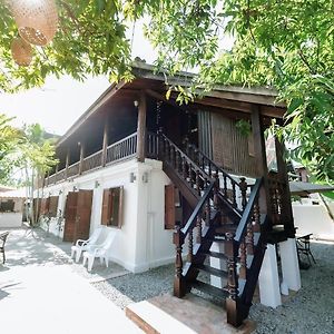 Maison Barn Laos Ξενοδοχείο Λουάνγκ Πραμπάνγκ Exterior photo