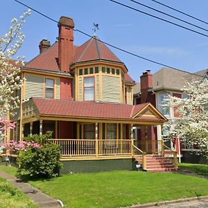 Historic Escape In Mansion Row - Sleeps 12! Βίλα New Albany Exterior photo