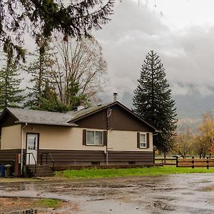 Farm House - L&S Farms Ξενοδοχείο Chilliwack Exterior photo