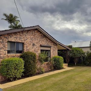 Quiet Property By The River Bed and Breakfast Kempsey Exterior photo