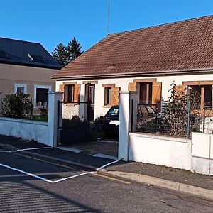 Etablissement Commun Avec Chambre Prive Tranquille Avec Jardin A 10 Min A Pied De La Gare De Fleury-Les-Aubrais Et 2 Min D Orleans Ξενοδοχείο Exterior photo