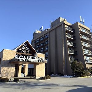 Divya Sutra Plaza And Conference Centre, Vernon, Bc Ξενοδοχείο Exterior photo