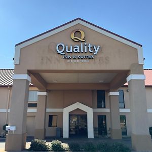 Quality Inn & Suites Pine Bluff Exterior photo