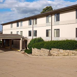 Econo Lodge Maquoketa Exterior photo