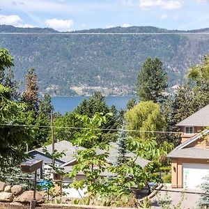 The Blue House Bed And Breakfast Lake Country Exterior photo