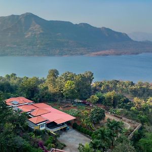 Ekam Lake House By Stayvista With Mountain & Lake Views, Outdoor Jacuzzi, Sauna, Modern Amenities & Kitchen Garden Πούνε Exterior photo