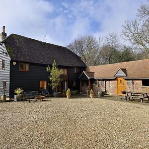 Sussex Barns - Horsham Βίλα Exterior photo