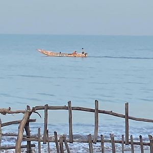 Chambre En Bord De Mer … Ξενοδοχείο Ngalou Sessene Exterior photo