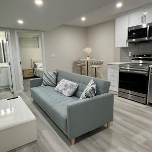 Brand New 2 Bedrooms Modern Guest Suite With Separate Entrance Κάλγκαρι Exterior photo