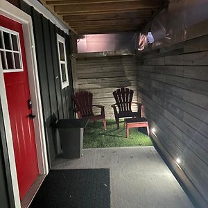 Red Door Retreat Ξενοδοχείο Thorold Exterior photo