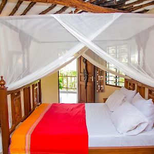 Kwetu Villa Cottages Diani Beach Exterior photo