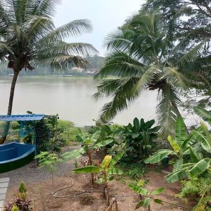 Waterfront Family Homestay Murinjupuzha Exterior photo