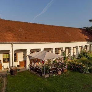 Weingut Bohrn Himmelbett Ξενοδοχείο Herrnbaumgarten Exterior photo