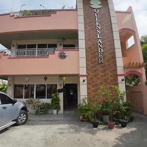 Queenslander Hotel And Restaurant Alaminos Exterior photo