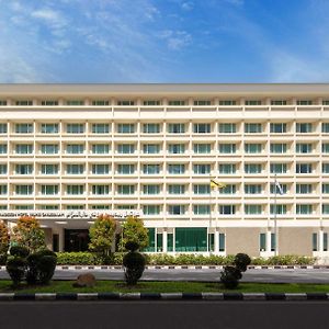 Radisson Hotel Brunei Darussalam Μπαντάρ Σερί Μπεγκαβάν Exterior photo