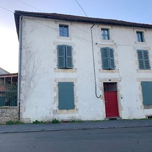 Townhouse 26 Chambres D'Hotes Civray Hotel Exterior photo