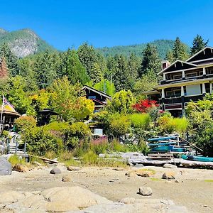 The Tuwanek Hotel And Spa Sechelt Exterior photo