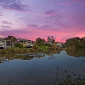 Choller Lake Lodges - Primrose Cabin With Private Hot Tub Αρουντέλ Exterior photo