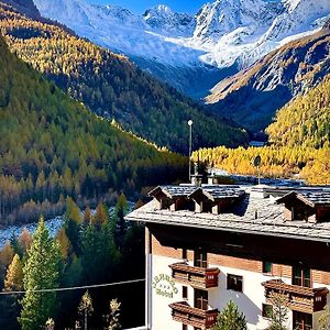 Hotel Gembro Chiesa in Valmalenco Exterior photo