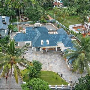 Stayvista At The Stone Villa With Basketball Court Kozhikode Exterior photo