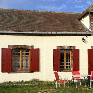 La Longere Aux Volets Rouges, Meuble Tourisme 2 Etoiles Ξενοδοχείο Maillebois Exterior photo