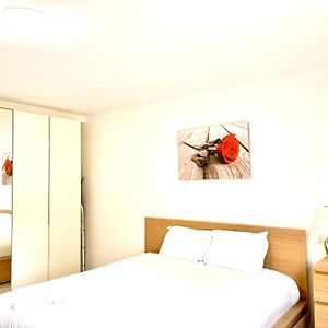 Large Room In Schuttrange Free Parking 10Mins To Airport Excellent Customer Services Λουξεμβούργο Exterior photo