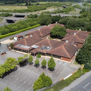 Doubletree By Hilton Newbury North Ξενοδοχείο Exterior photo