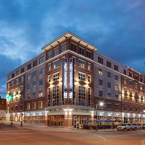 Hampton Inn Portland Downtown Waterfront Exterior photo