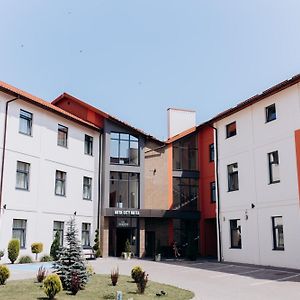 Arta City Hotel Yavoriv  Exterior photo