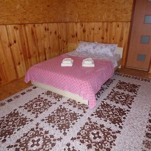 Privatna Sadiba " U Oxani " Bed and Breakfast Pul'mo Exterior photo