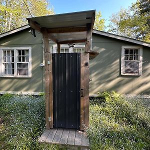 Archie'S Lakeside Cabin Βίλα Wolfville Exterior photo