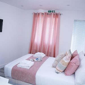 Harrow Luxury Flat With Free Parking. Διαμέρισμα Λονδίνο Room photo