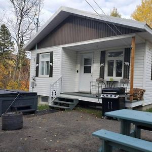 Les Refuges Des Monts Βίλα Saint-Tite-des-Caps Exterior photo