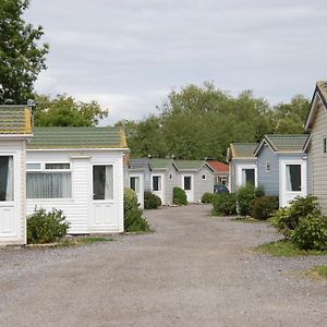 Warrens Village Motel And Self Catering Κλίβεντον Room photo