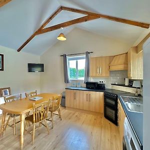 A Cosy & Spacious Retreat With High Ceilings- Glen Cottage Malin Head Exterior photo