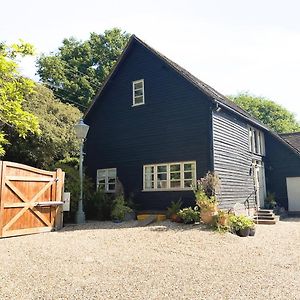 The Barn At Stoaches By Huluki Βίλα Haywards Heath Exterior photo