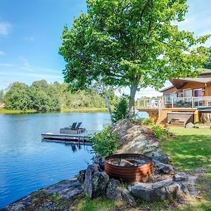 Private Waterfront Cottage - Hot Tub & Kayaks Κίνγκστον Exterior photo