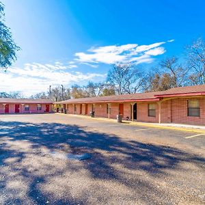 Oyo Hotel Beeville -Us 181 Exterior photo