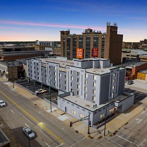 Econo Lodge Inn & Suites Waterloo Exterior photo