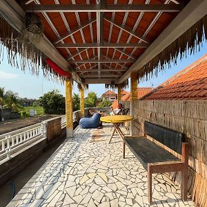 Putri Malu Residence Guest House Lovina Exterior photo