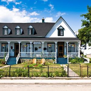 Maison Hovington Bed and Breakfast Tadoussac Exterior photo