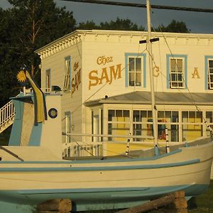 Auberge Du Cafe Chez Sam Ξενοδοχείο Baie-Sainte-Catherine Exterior photo