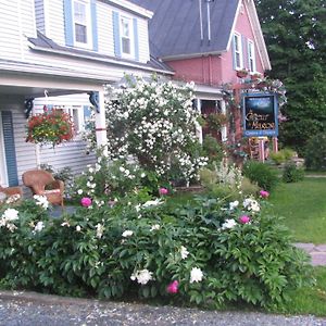 Au Coeur De Magog Bed and Breakfast Exterior photo