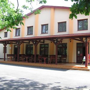 Arnyas Thermal Camping Es Ueduelopark Ξενοδοχείο Püspökladány Exterior photo