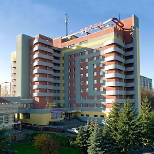 Hotel Tourist Ρίβνε Exterior photo