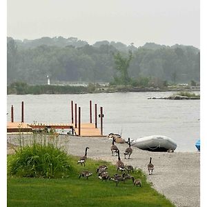 Duck Bay Waterfront Retreat Βίλα Waubaushene Exterior photo