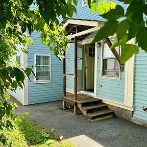 Traveler'S Den In Medford Διαμέρισμα Exterior photo