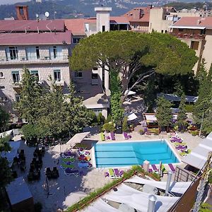 Garden Hotel Μπρουμάνα Exterior photo