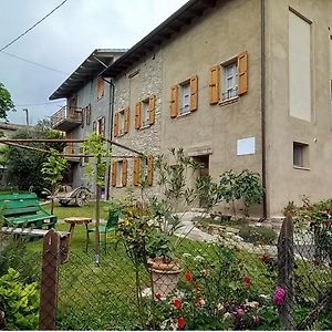 La Casa Di Lillia Ξενοδοχείο Castelnovo ne' Monti Exterior photo